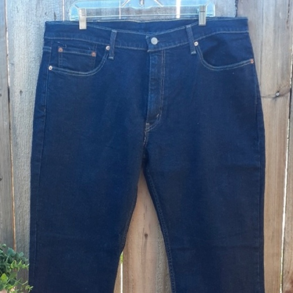Like NEW! Men's Levi's 514 Straight Fit, Dark Blue Jeans. Size 38x30